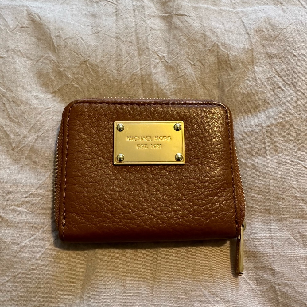 Compact leather wallet
